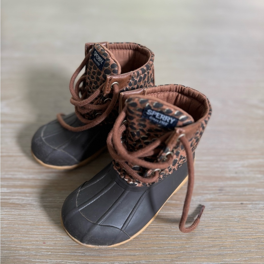 SPERRY Kid’s girl’s brown leopard print Port Alpine rubber duck Boots size 7